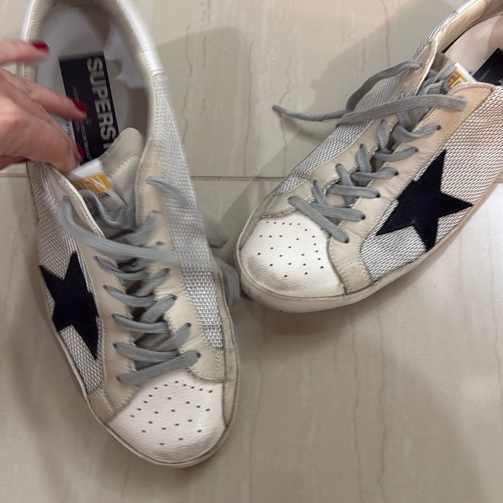 Stylish Sneakers with Black Star Accent - Picture 5 of 5
